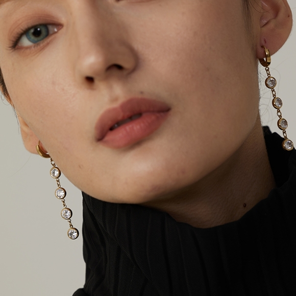 Elegant Colourful Diamond Earrings - Picture 5 of 7